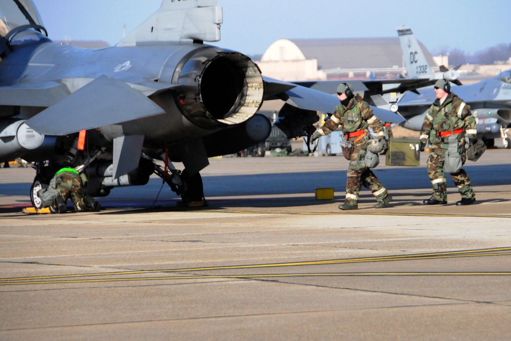 Maintenance crewmembers recover a returning F-16 Falcon aircraft