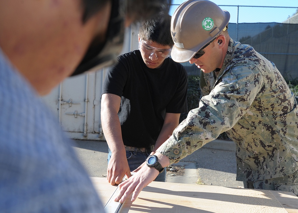 Seabees mentor Oxnard JROTC students, help staff