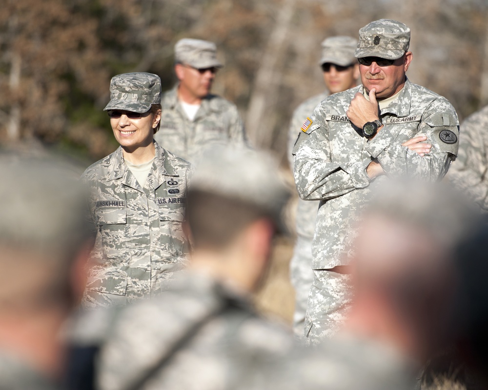 Senior NGB enlisted chief visits Texas Guardsmen, views joint-service competition