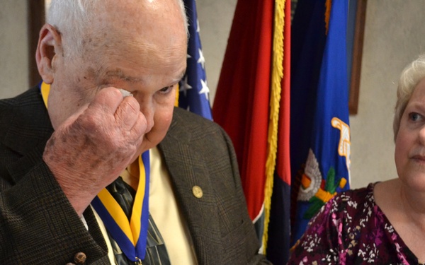 Vet receives award for leadership during Vietnam