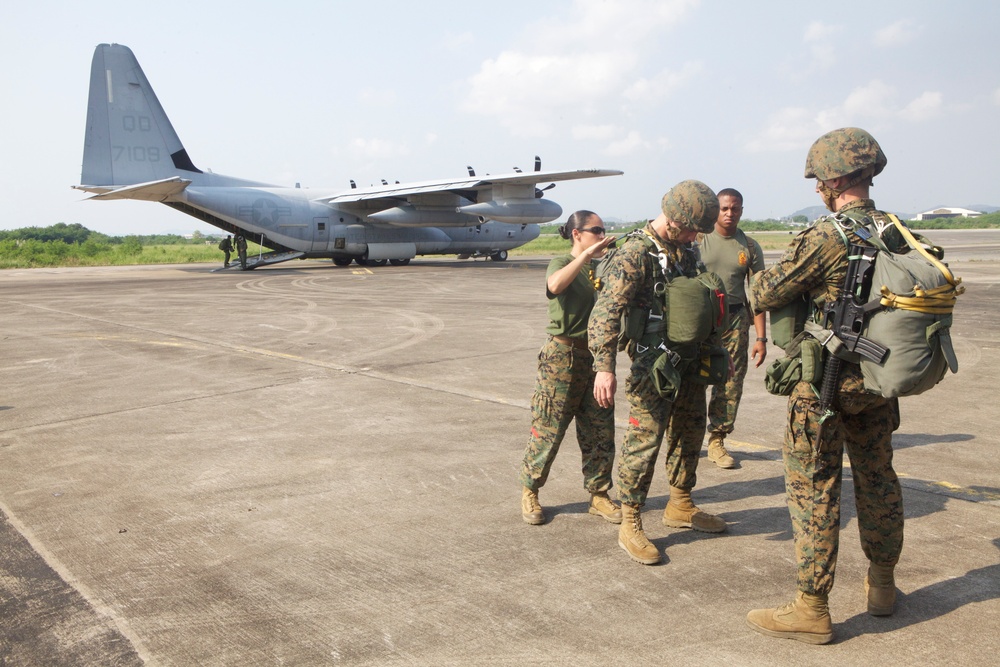 Thai, U.S. Marines jump together