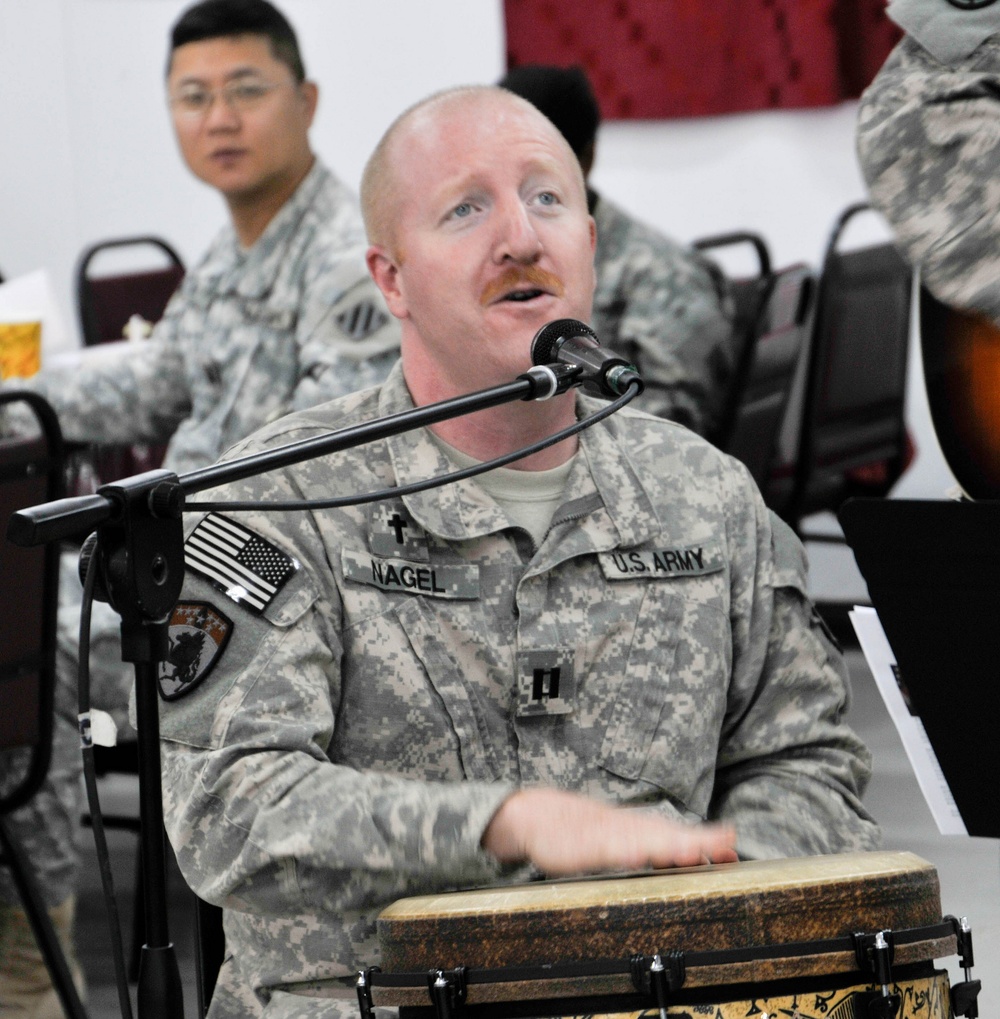 Camp Buehring, 3rd BCT unite in prayer