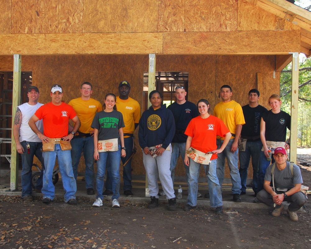 Fighting Tigers help in Habitat for Humanity project