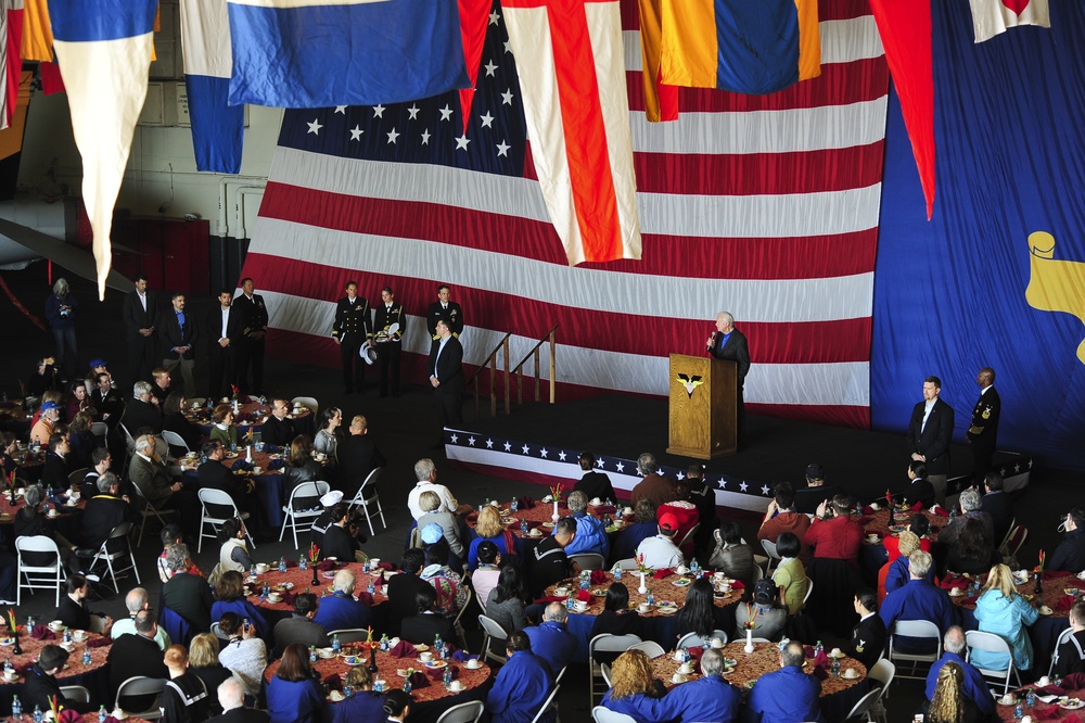 Ex-president Carter visits USS Carl Vinson