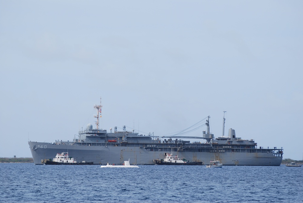 USS Frank Cable pull out of Apra Harbor