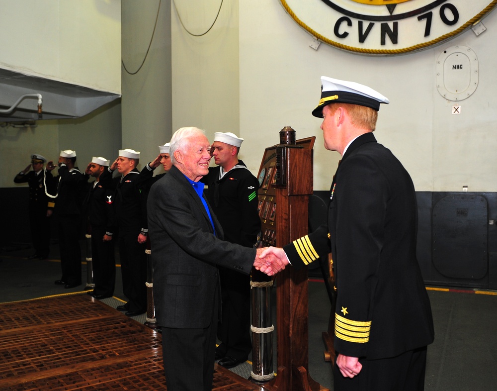 Ex-president Carter visits USS Carl Vinson