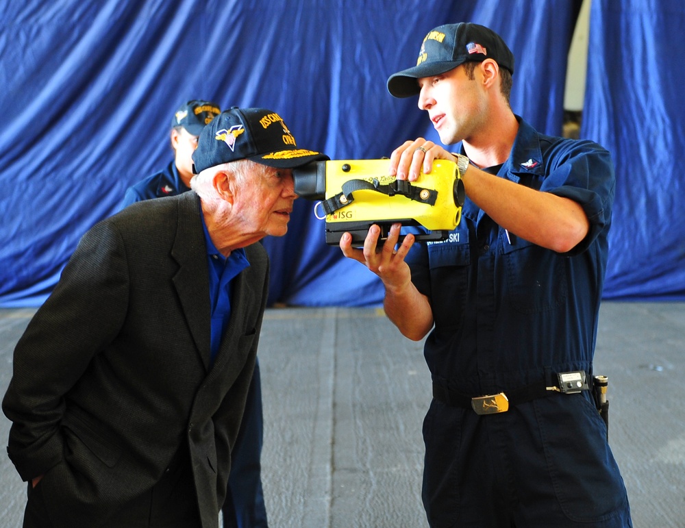 Ex-president Carter visits USS Carl Vinson