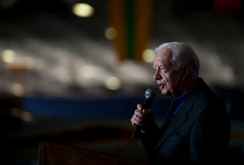 Ex-president Carter visits USS Carl Vinson