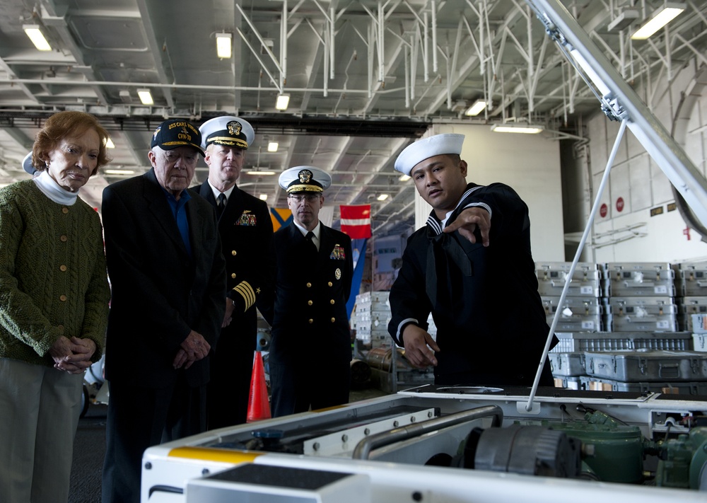 Ex-president Carter visits USS Carl Vinson