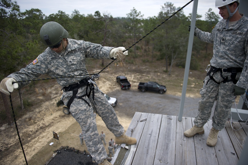 DVIDS - Images - Rappel and fast rope training [Image 25 of 43]