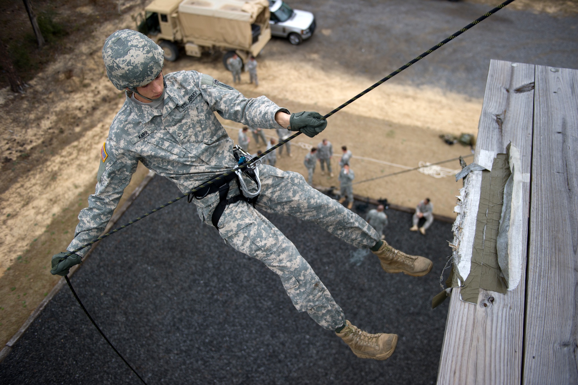 DVIDS - Images - Rappel and fast rope training [Image 26 of 43]