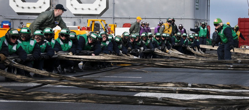 Sailors conduct barricade drill
