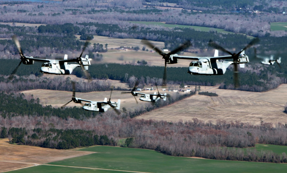 VMM-365 flies the barn