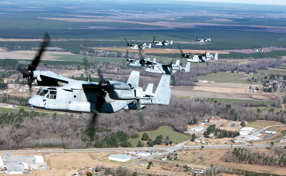 VMM-365 flies the barn