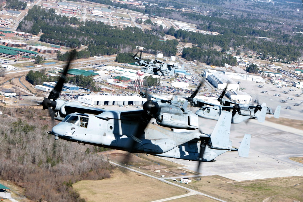 VMM-365 flies the barn