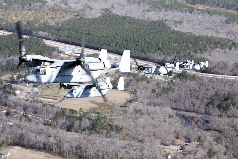 VMM-365 flies the barn