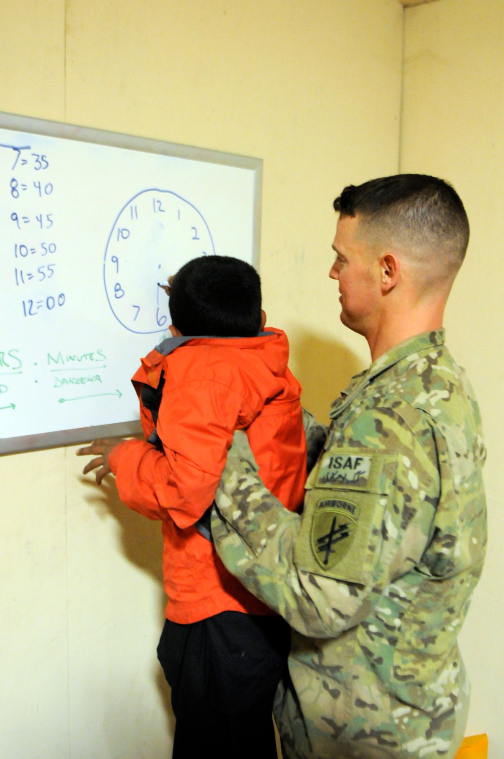 Soldiers teach local children