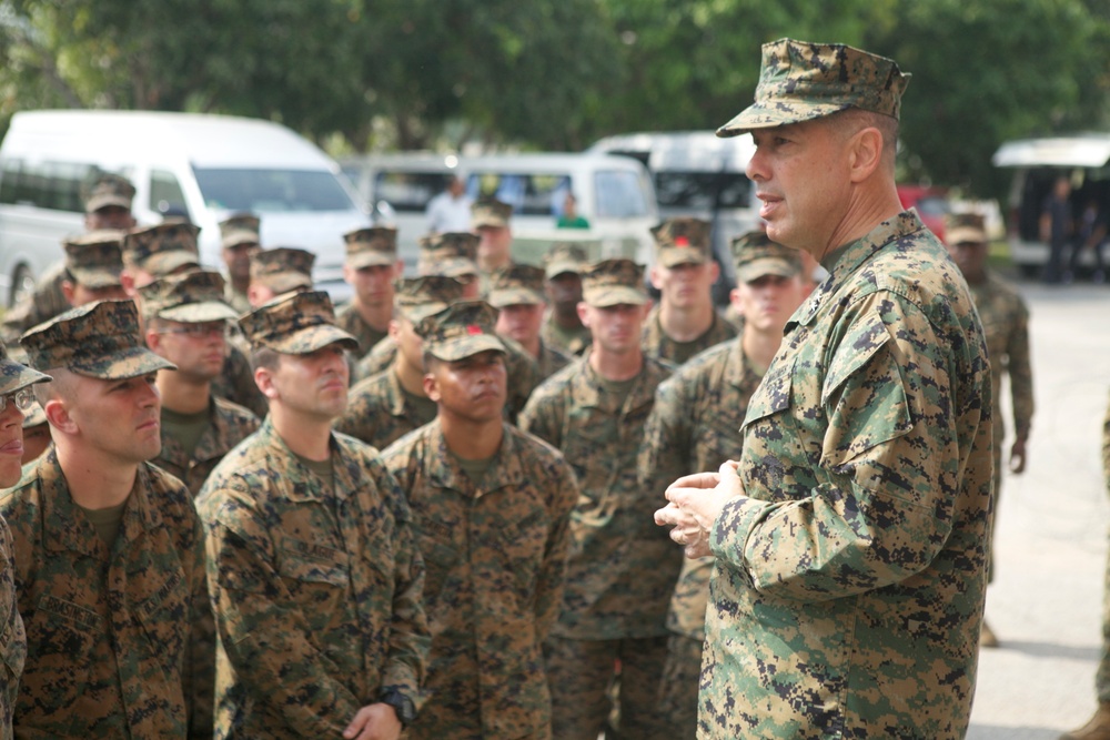 General encourages Marines during Cobra Gold 2013