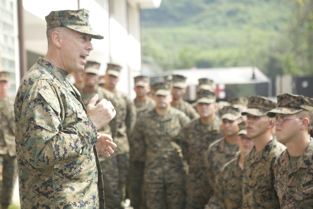 General encourages Marines during Cobra Gold 2013