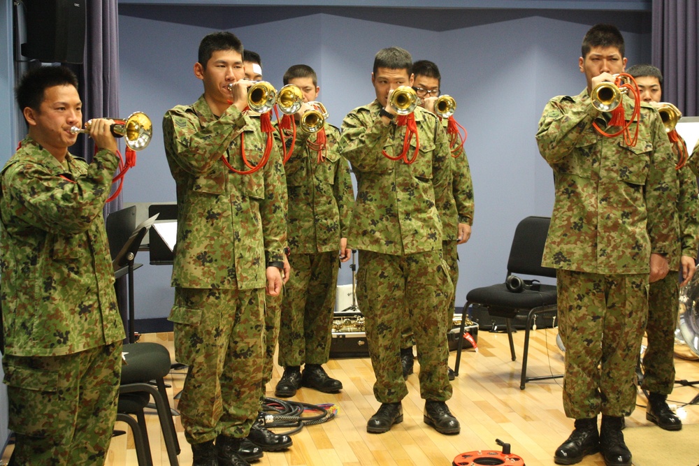 New JGSDF buglers practice