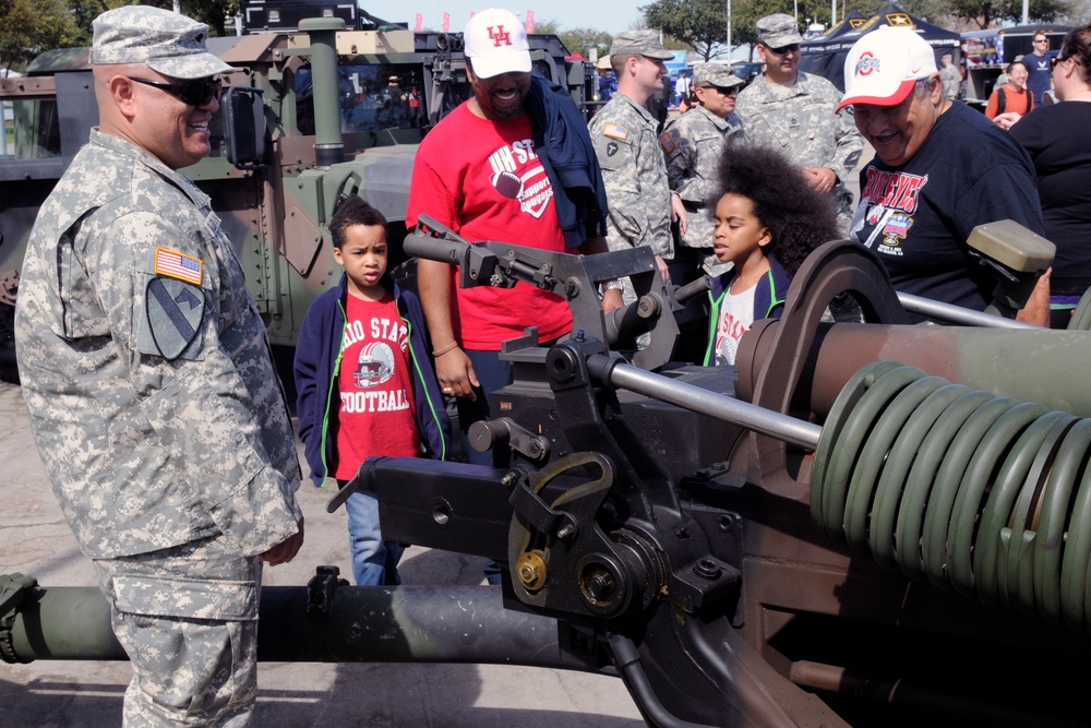 Soldiers share military experience at Houston rodeo