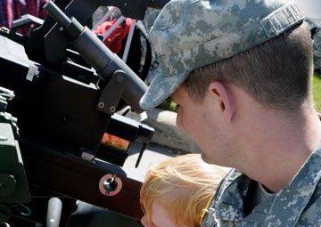 Soldiers share military experience at Houston rodeo