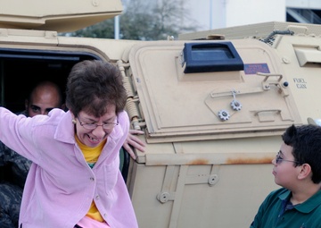 Soldiers share military experience at Houston rodeo