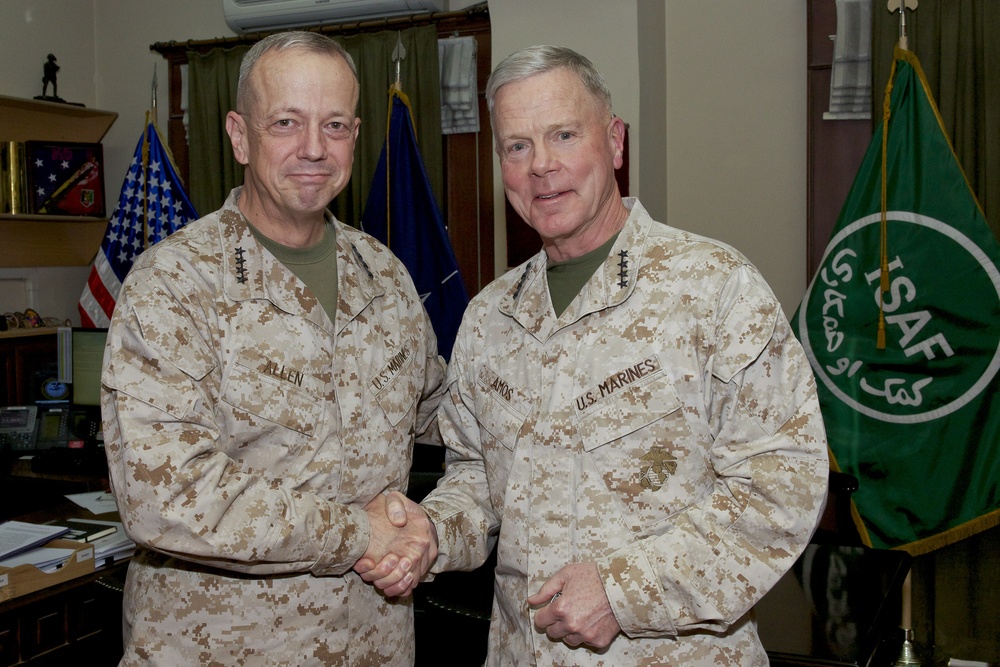 DVIDS - Images - Marine commandant visits ISAF headquarters [Image 6 of 15]