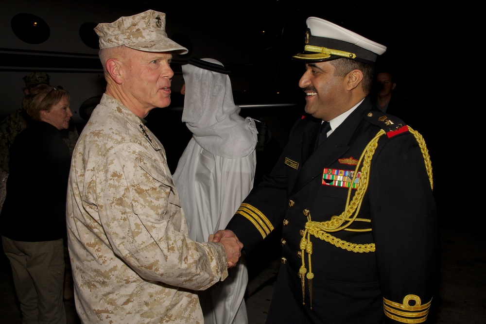 Marine commandant visits Bahrain