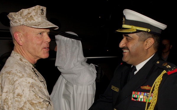 Marine commandant visits Bahrain