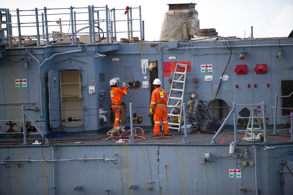 USS Guardian salvage operations