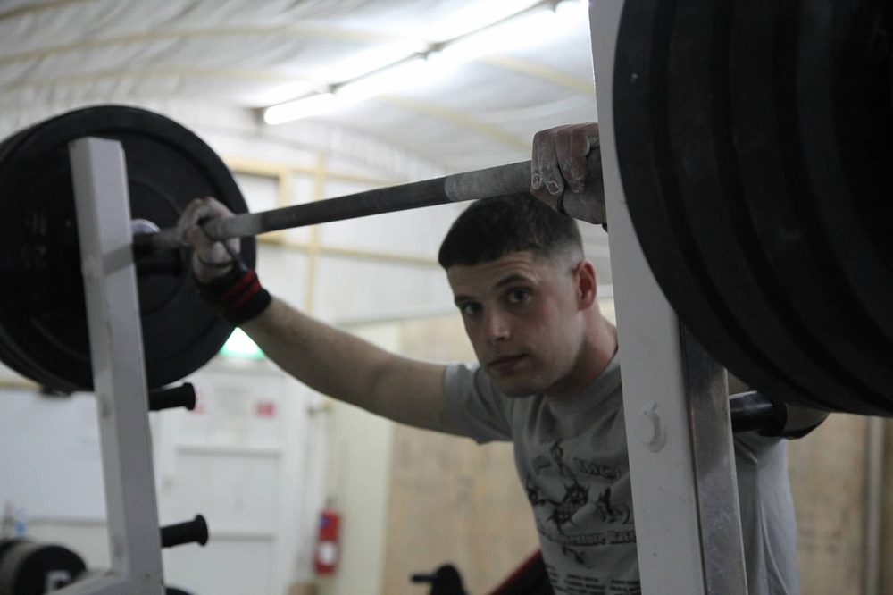 Deployed soldiers participate in CrossFit Open 2013