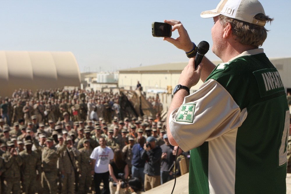 Celebrities overrun Camp Leatherneck during USO tour