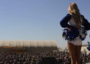 Celebrities overrun Camp Leatherneck during USO tour