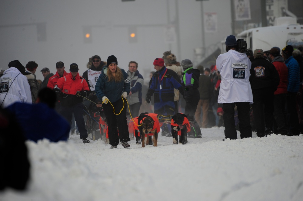 Coast-Guard sponsored Iditarod musher: Anchorage start