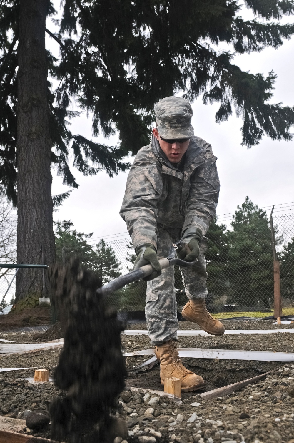 610th Engineer Support Company builds PT pits