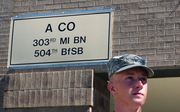 Recognizing excellence: Soldier wins prestigious Military Intelligence award for excellence