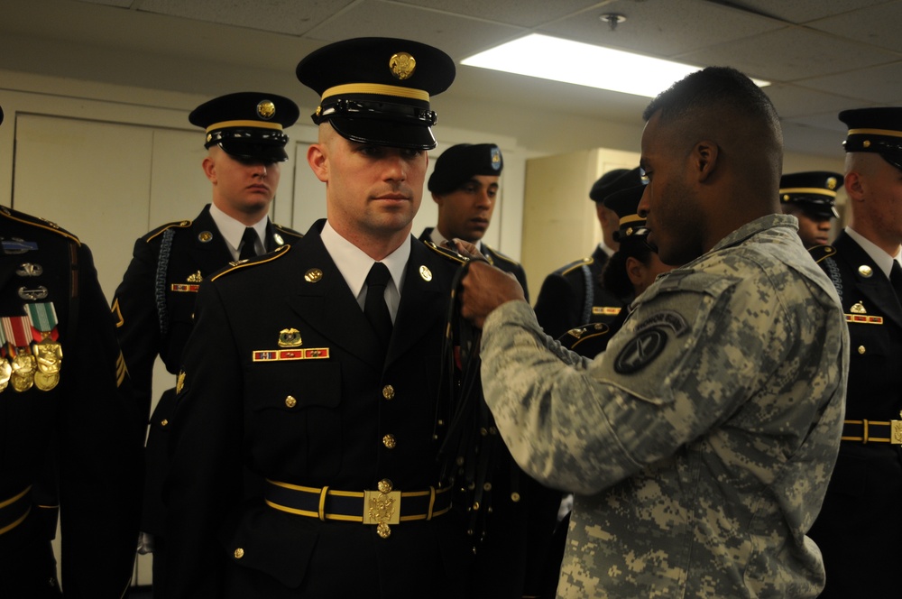 Old Guard soldier mentors younger brother through training program