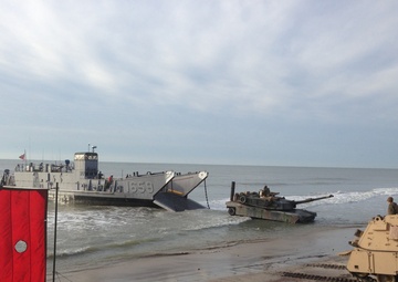 Second Tanks crashes Onslow Beach