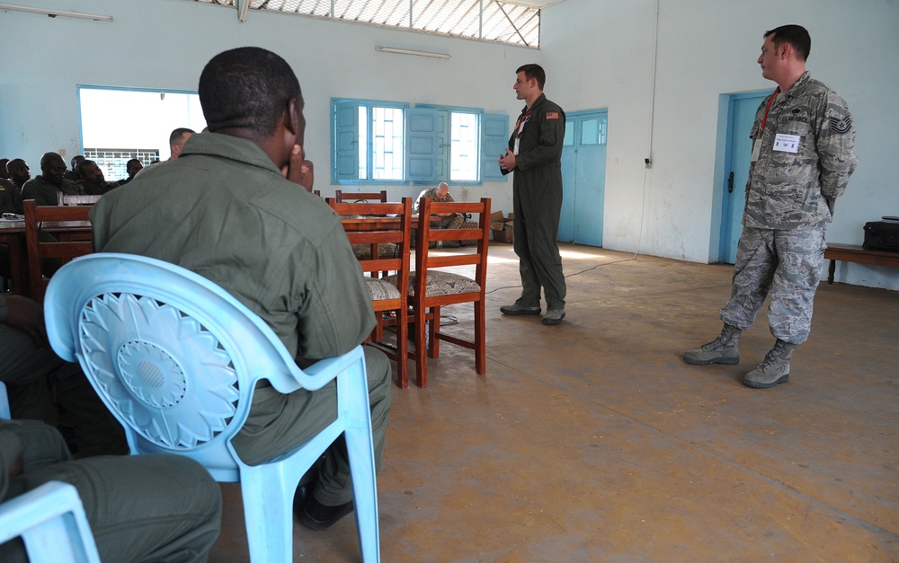 US, African riggers and air crews exchange ideas