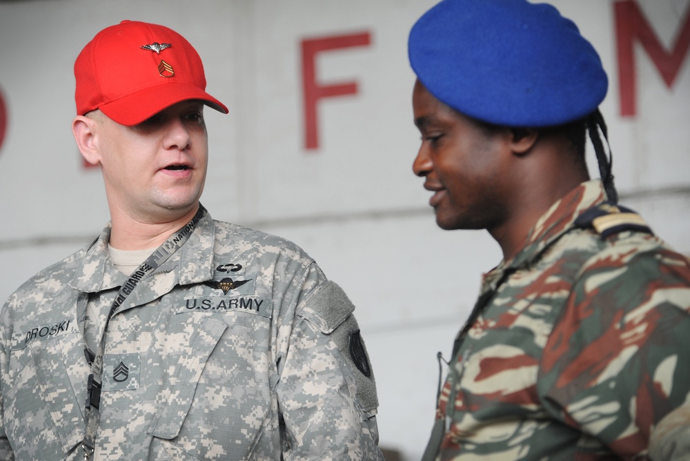 US, African riggers and air crews exchange ideas