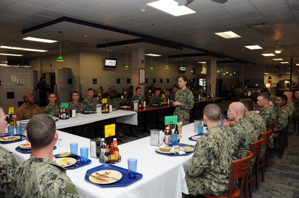 Outstanding PRT runners eat lunch with Skipper