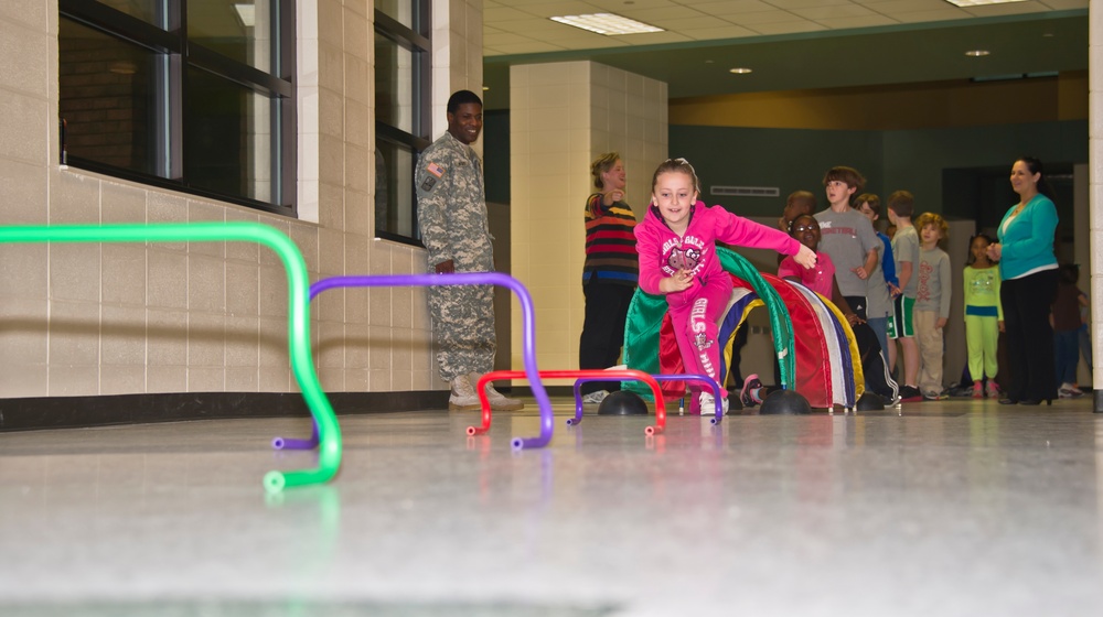 Soldiers ‘jump rope for heart’ with Richmond Hill students