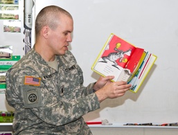 Soldiers team up with local school to promote reading, education