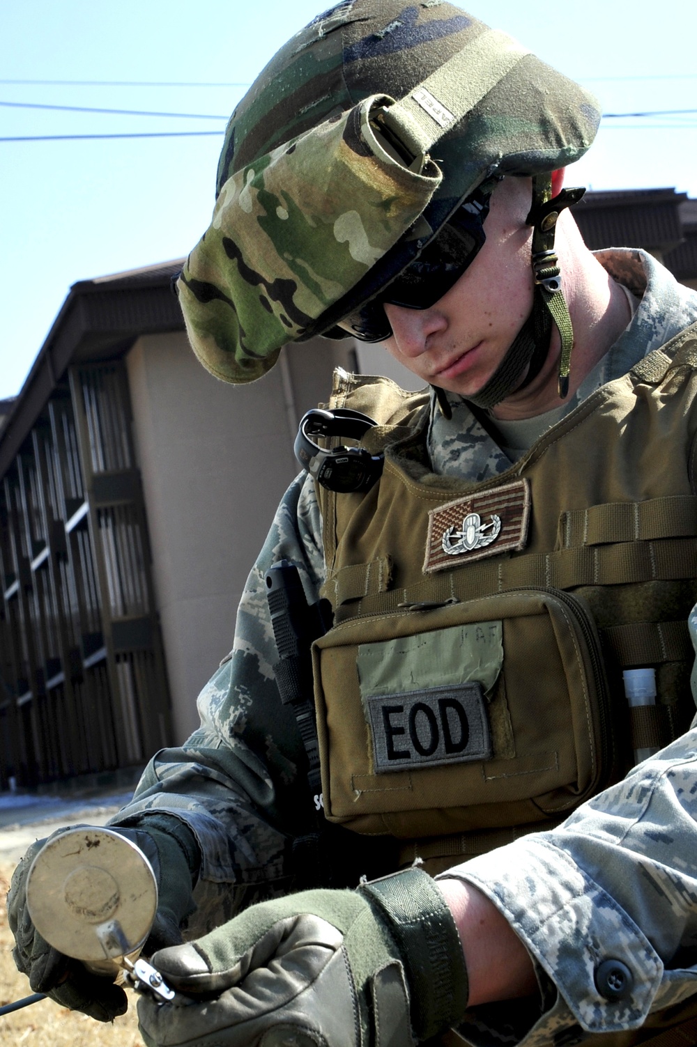 EOD trains to neutralize potential threats