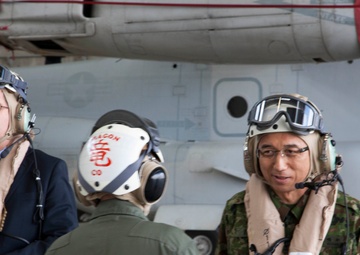 Japan-U.S. distinguished visitors fly in Osprey