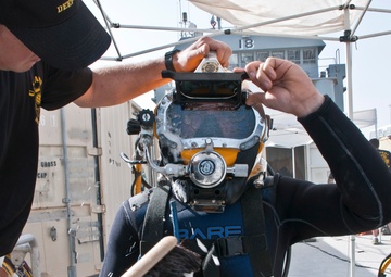 Army divers splash headfirst into training