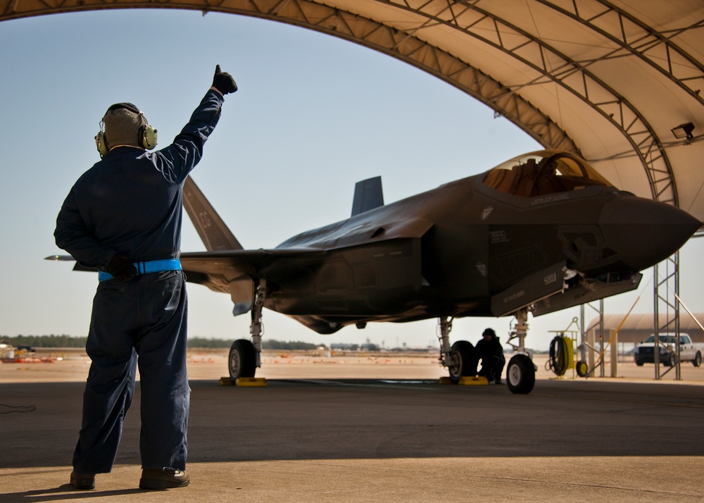 Nellis pilots take first step toward F-35 operational testing