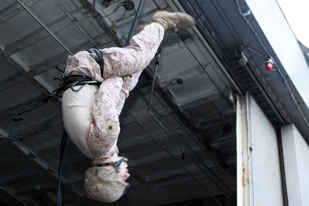 Helicopter Rope Suspension Technique Masters, Maritime Raid Force practice rappelling techniques