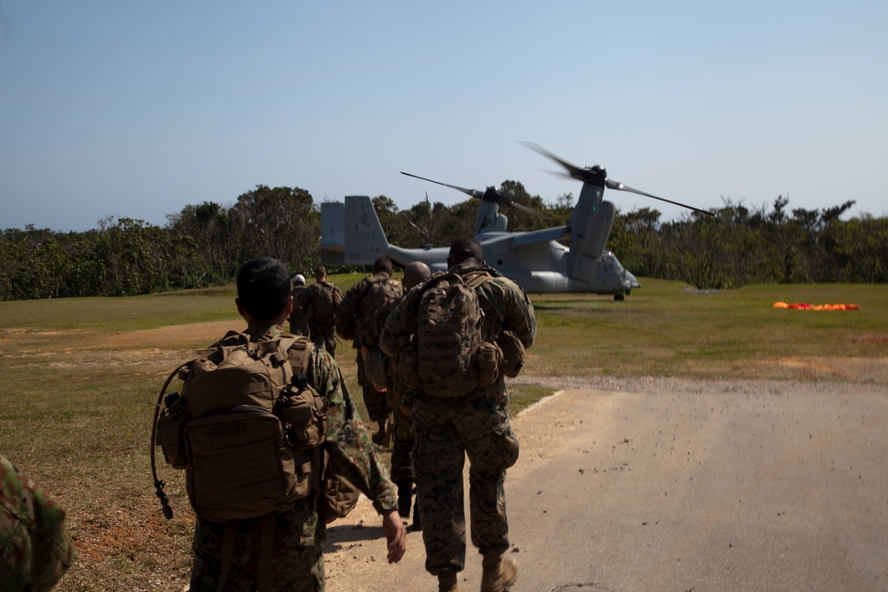 JGSDF members,  Marines strengthen relationships